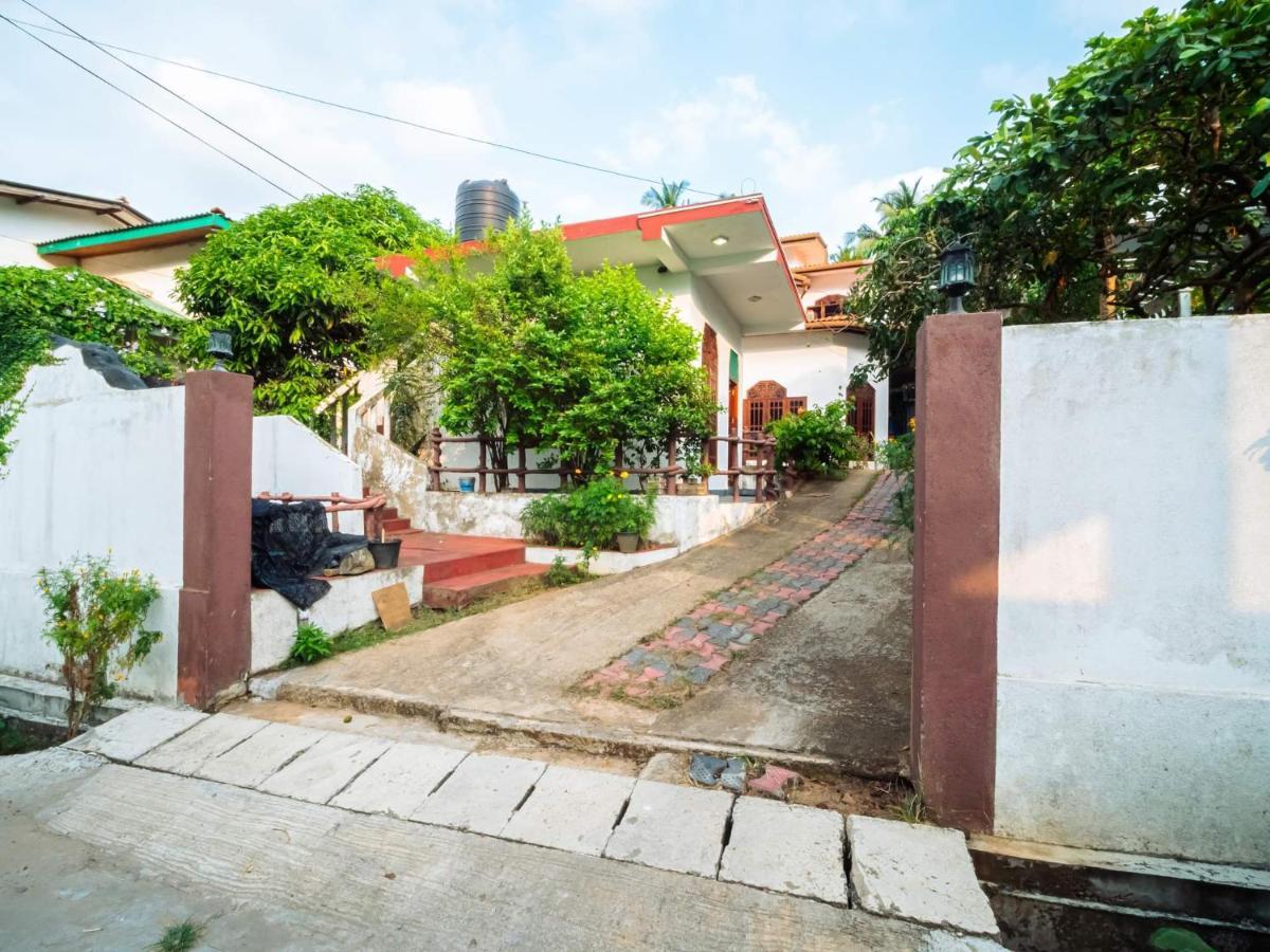 Surfing Guest House Matara Exterior photo